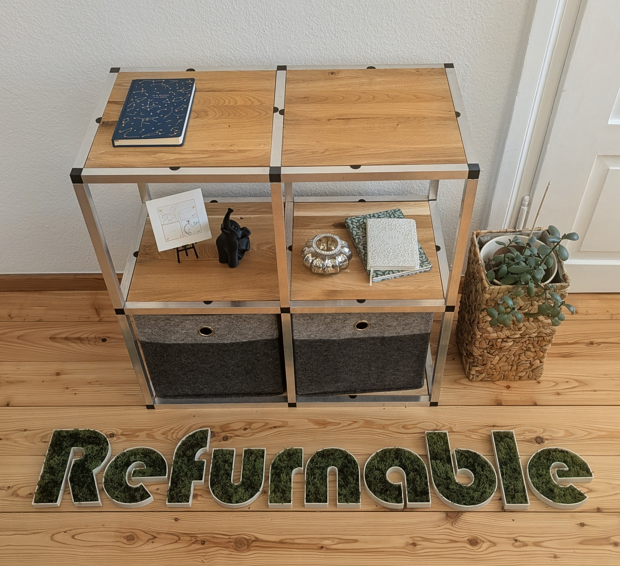 Refurnable Prototyp – modulares Regal aus Aluminium-Quadratrohr, Eichenholz und 3D-gedruckten Verbindern